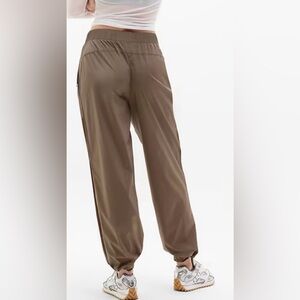 Brand new with tags! Athleta Rise pant in Clay color.